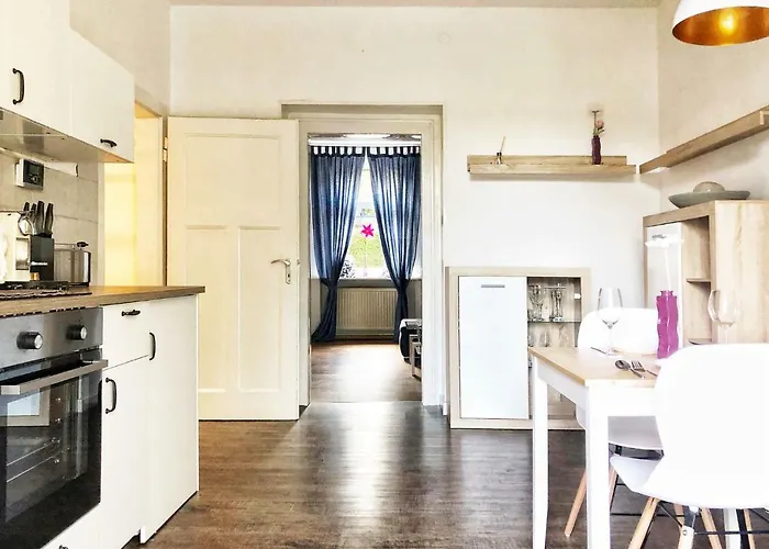 Wunderschoene Altbauwohnung Mit Flair In *